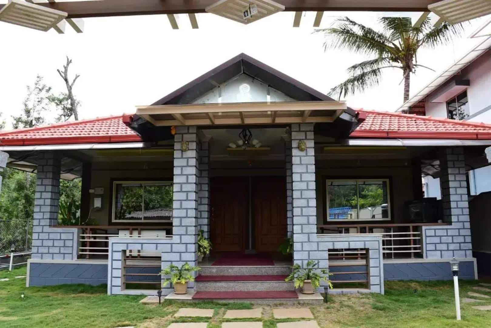 Srinikethana Home Stay with Swimming Pool