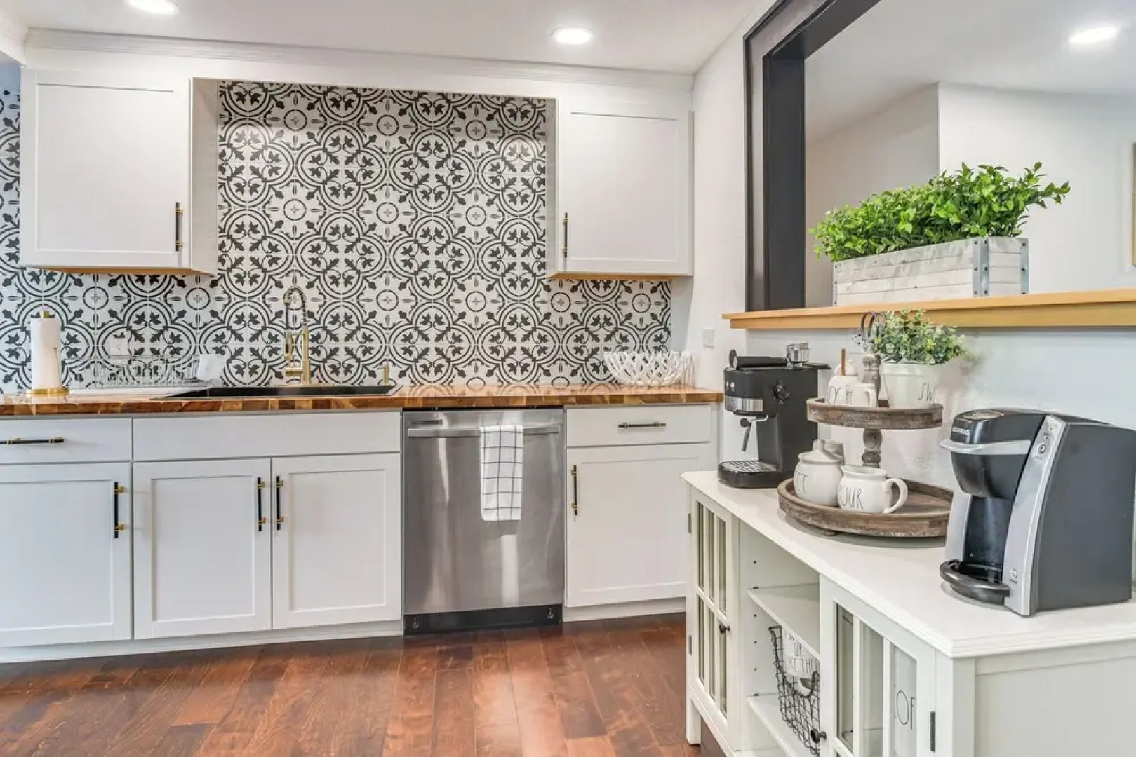 2 Mi to Beach: Family Getaway w/ Yard in St Pete!