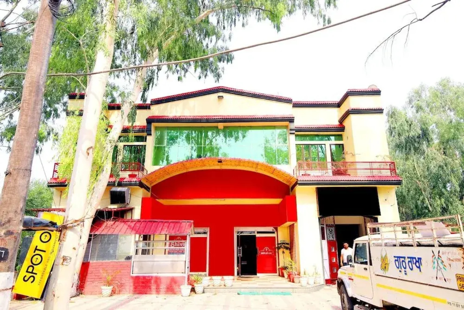 Spot On 42785 Mr Shawarma Family Restaurant And Hotel