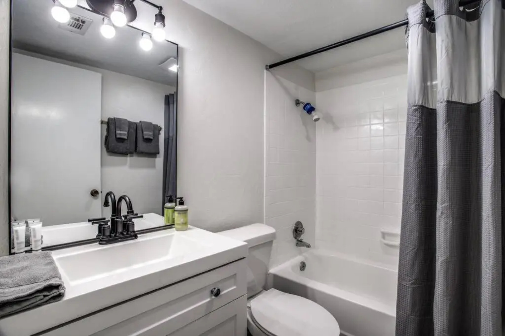 Renovated Waterfront w Dock, Sleeps 11