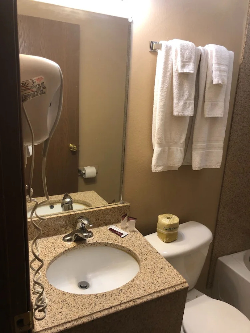 Rodeway Inn & Suites