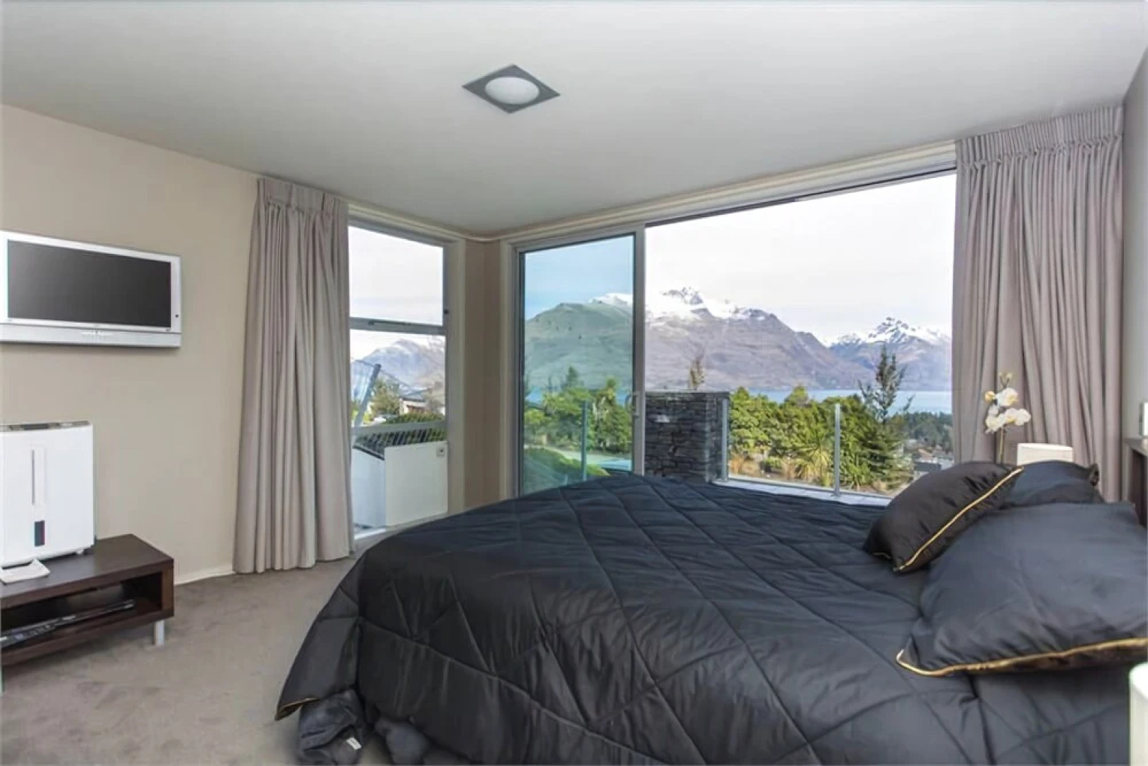 Downtown Queenstown Apartment