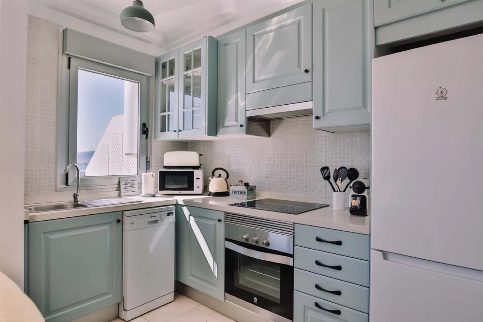 Modern & Chic Loft Apt. *Terrace *BBQ *Parking