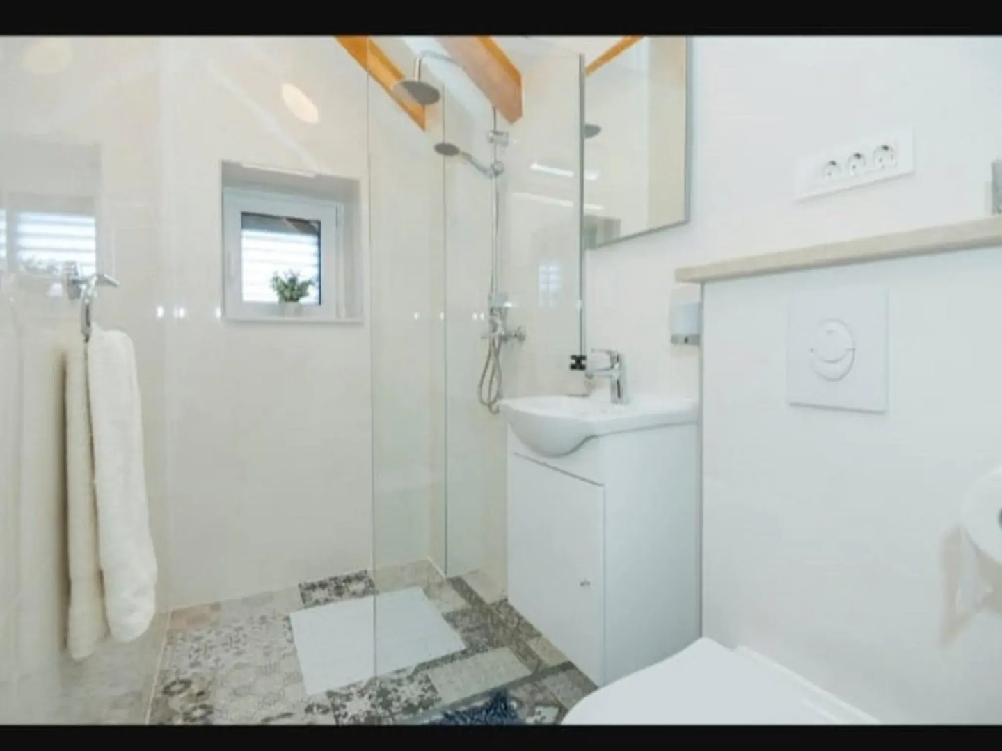 Adorable Holiday Home With Swimming Pool