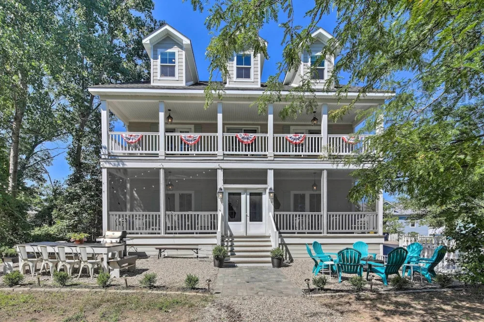 Bright & Airy Home: Chef's Kitchen & Pro Decor!
