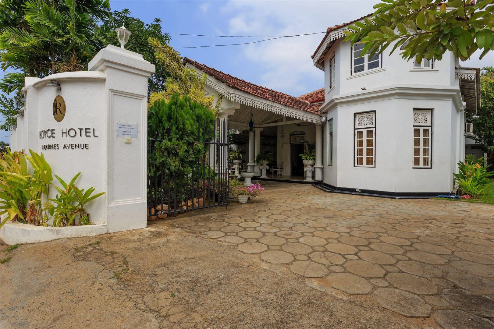 Royce Boutique Hotel