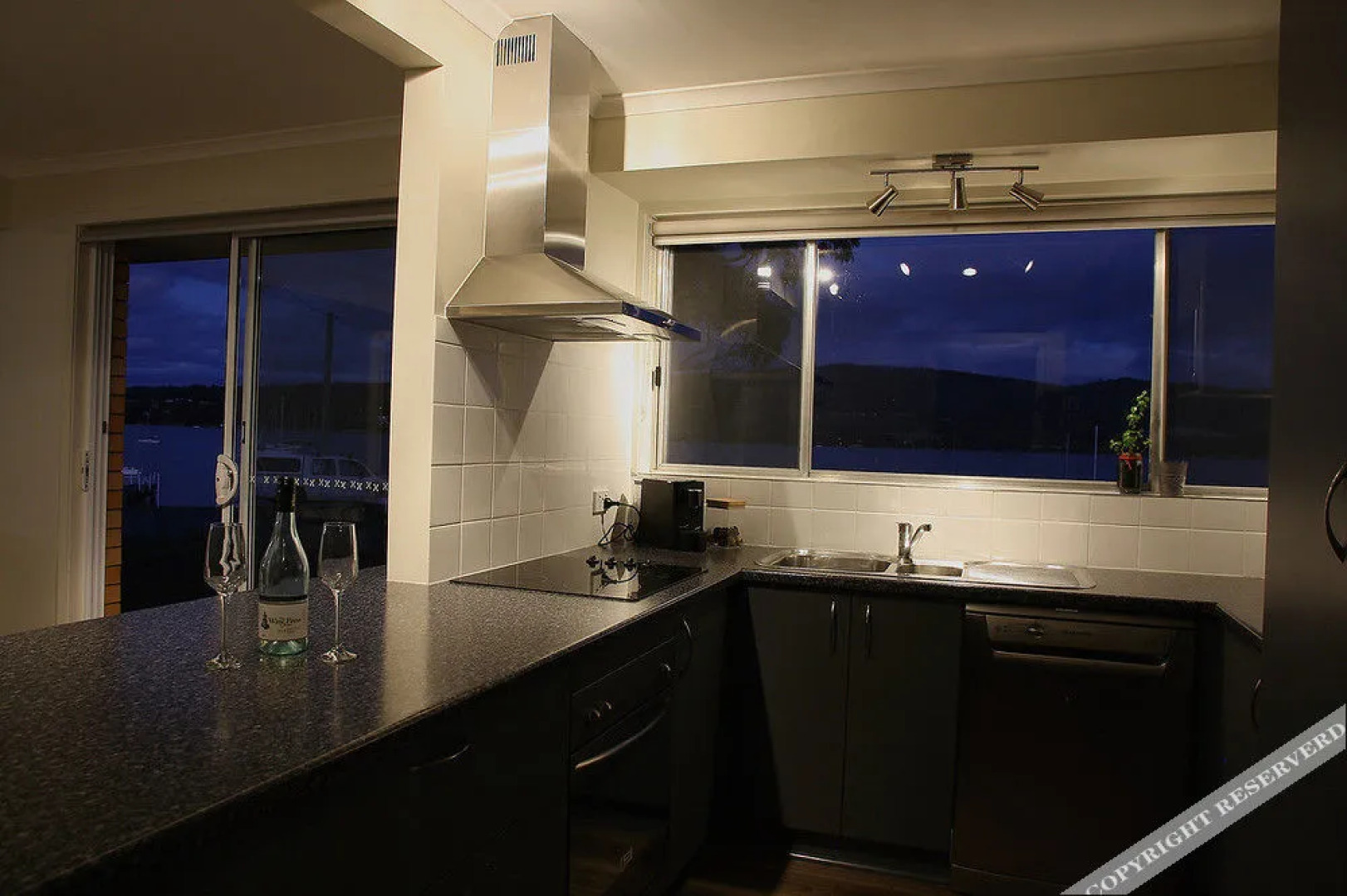 Waterfront Holiday Home - Esplanade 54