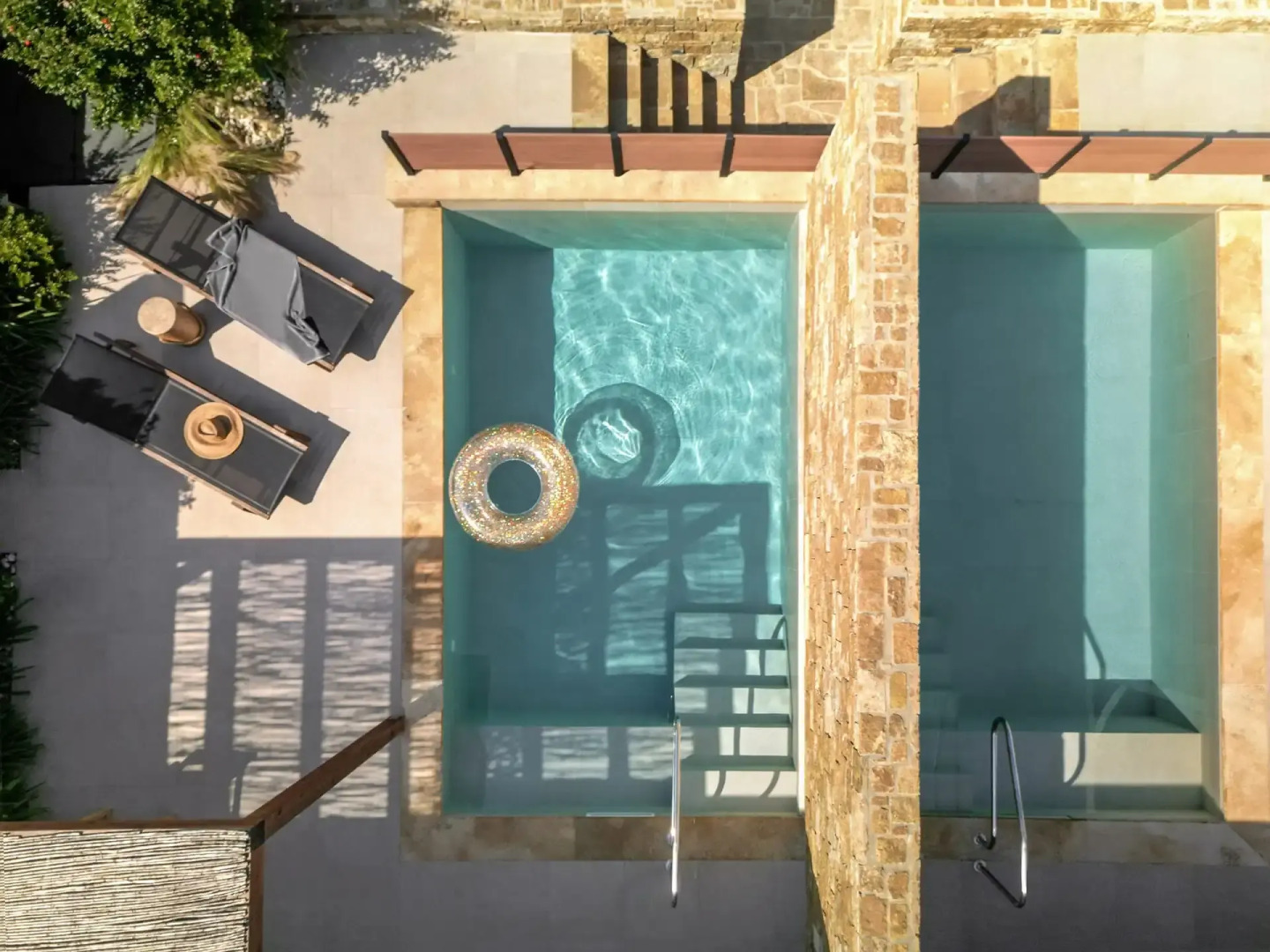 Pnoes Luxury Suites
