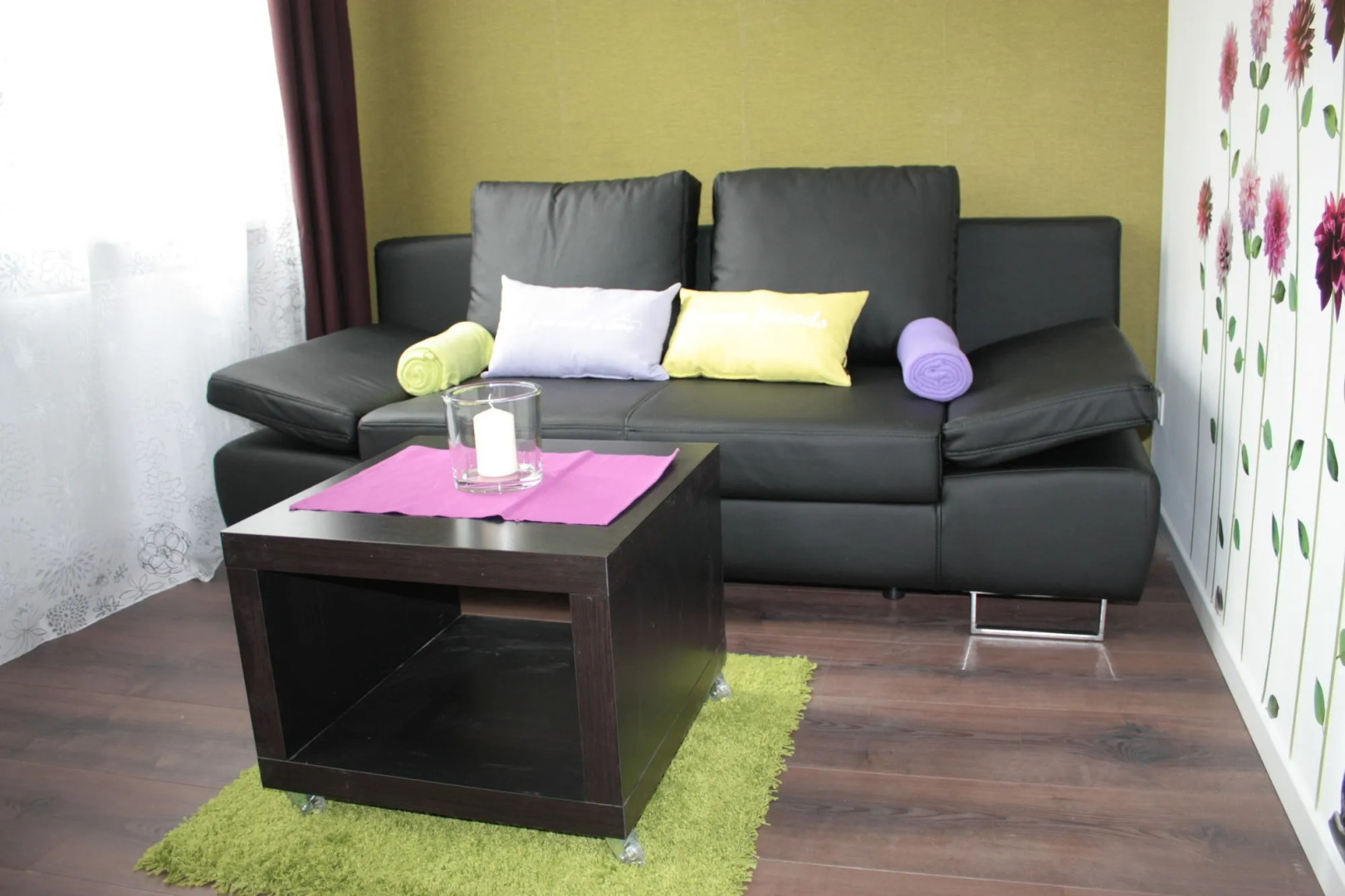 GoVienna Small Modern Apartment