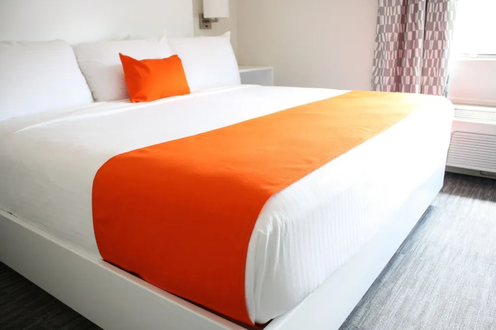 Schoenbrunn Inn & Suites