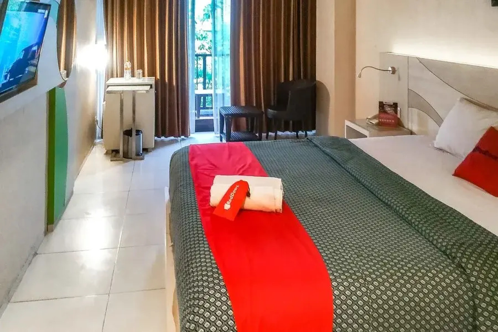 RedDoorz Premium @ Jalan Veteran Bojonegoro