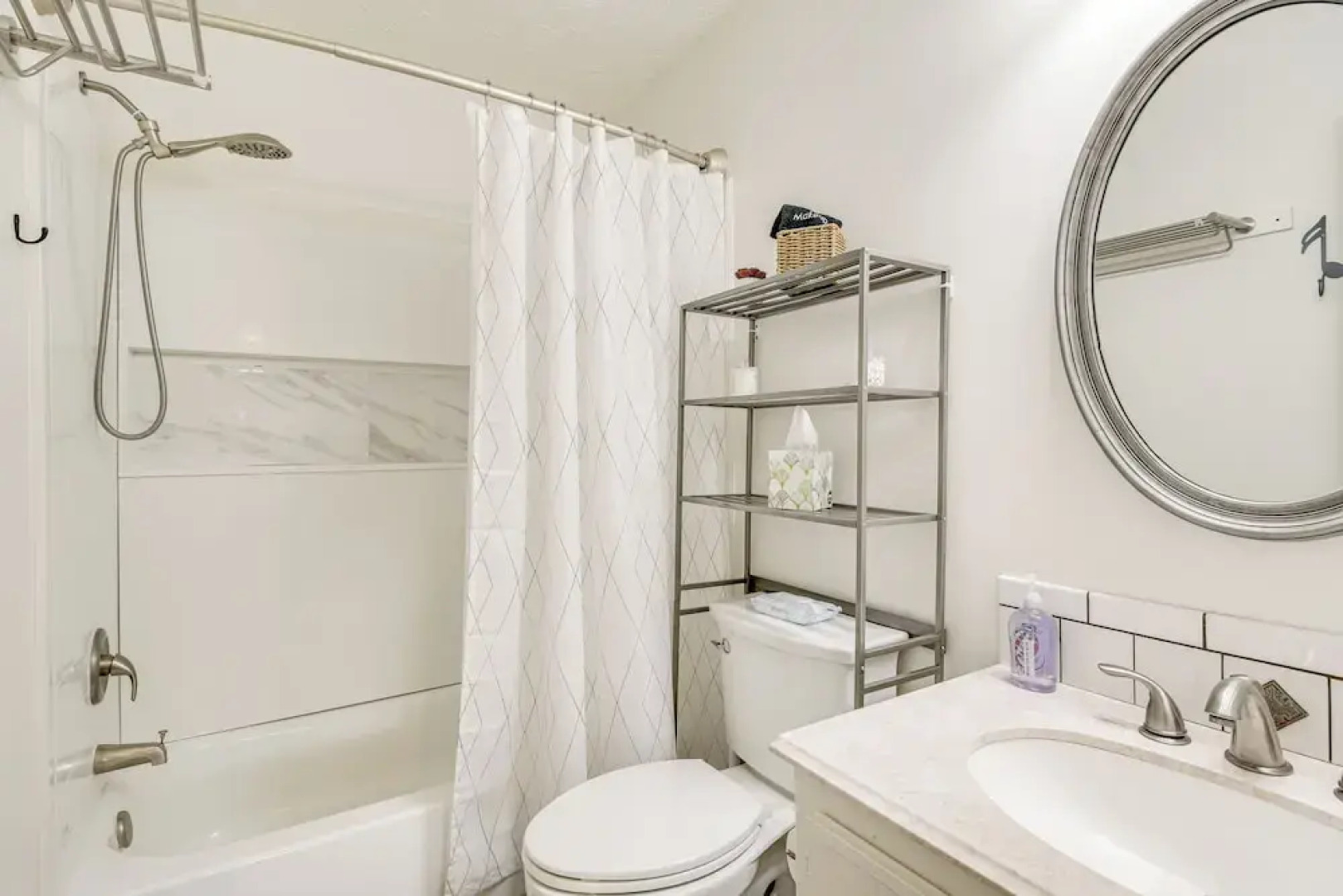 Near Dtwn & Beach: Savannah Home w/ Game Room!