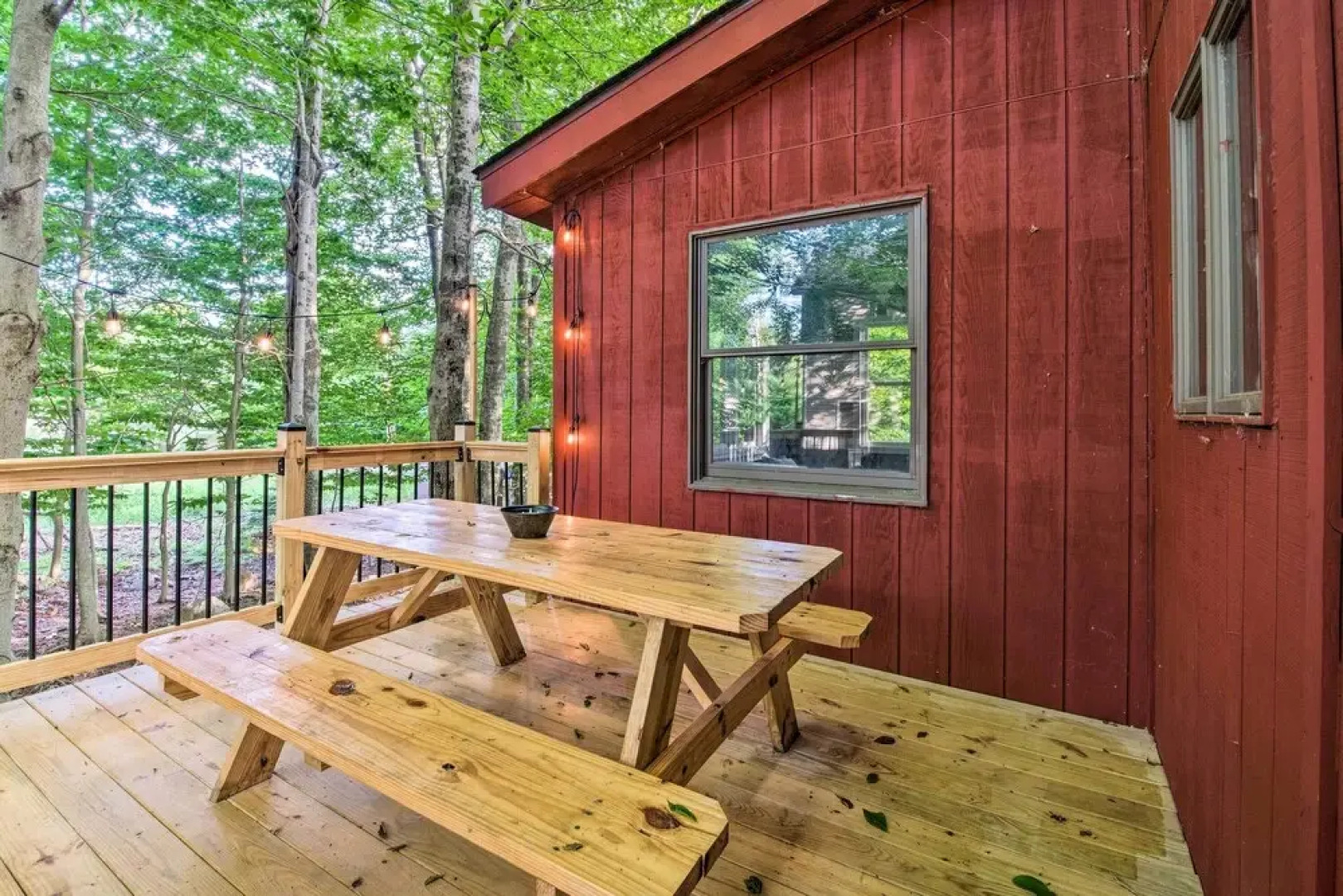 Poconos House w/ Large Deck, Gas Grill & Fire Pit!