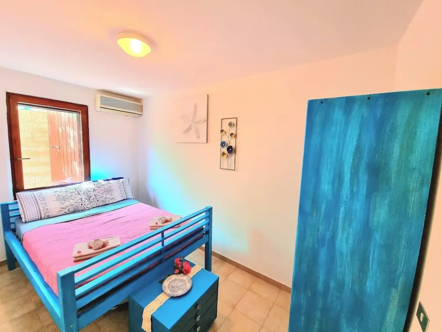 4 Bedroom Villa With Garden 3 min Walk From Beach!