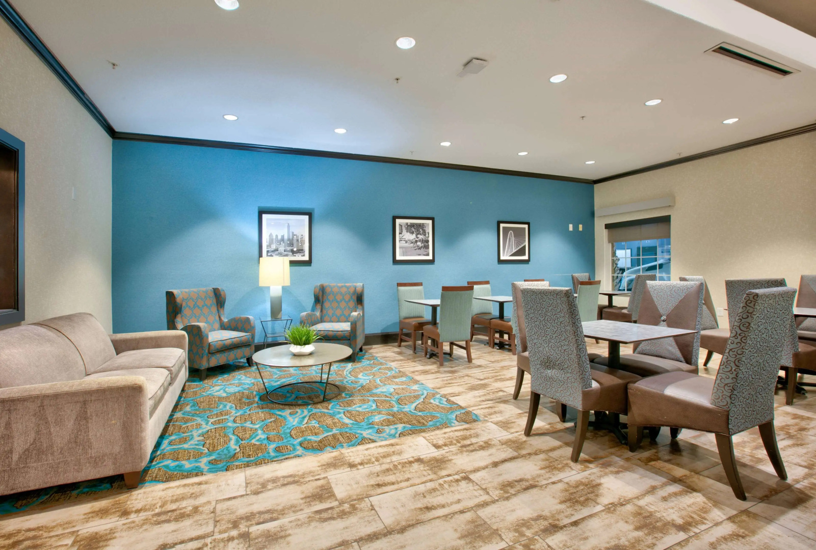 La Quinta Inn & Suites by Wyndham Dallas Grand Prairie South