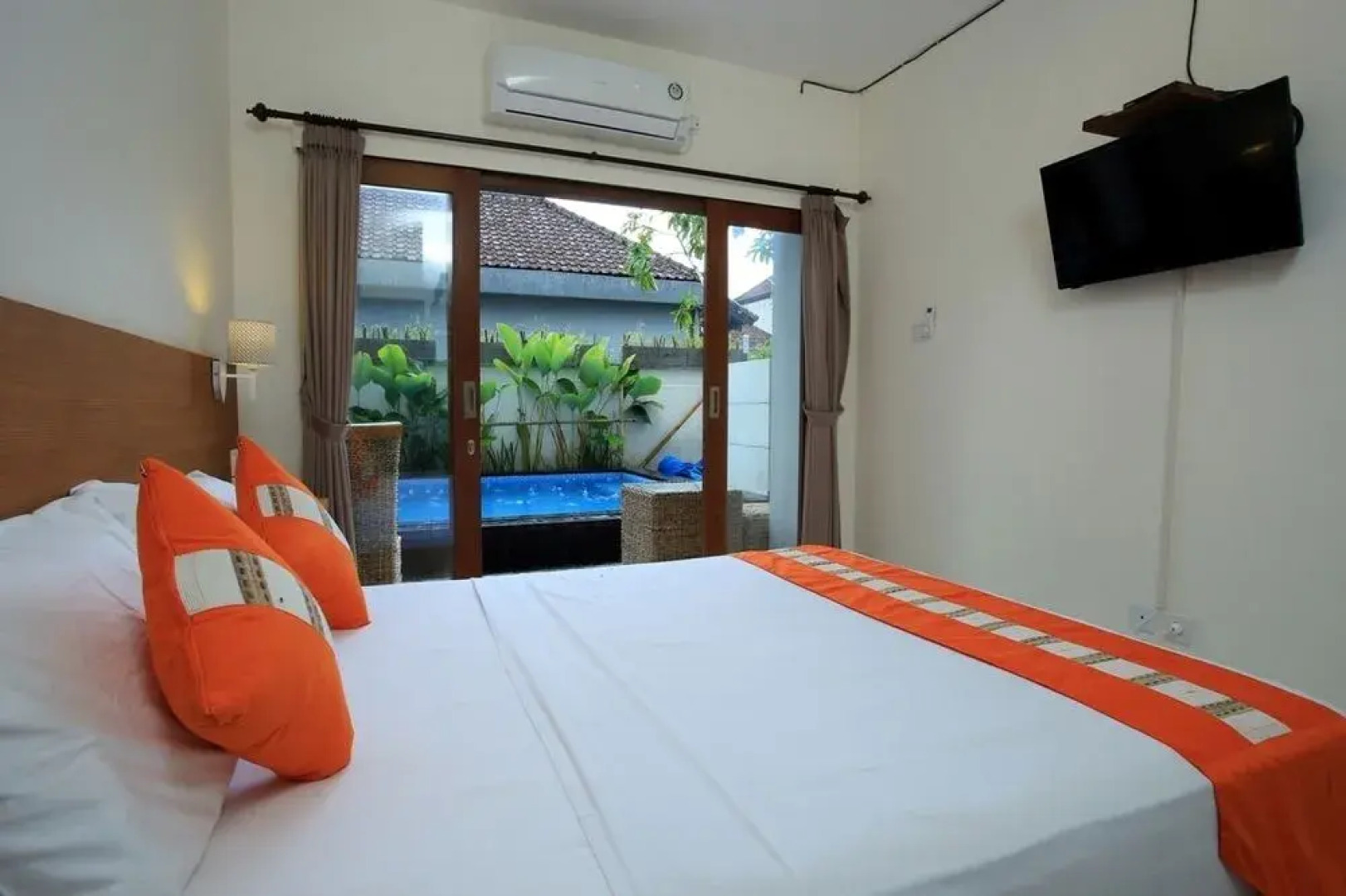 RedDoorz Near Raya Petitenget