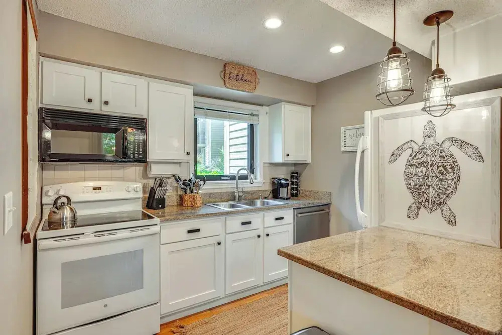 Seabrook Island Villa w/ Patio < 1 Mi to Beach!