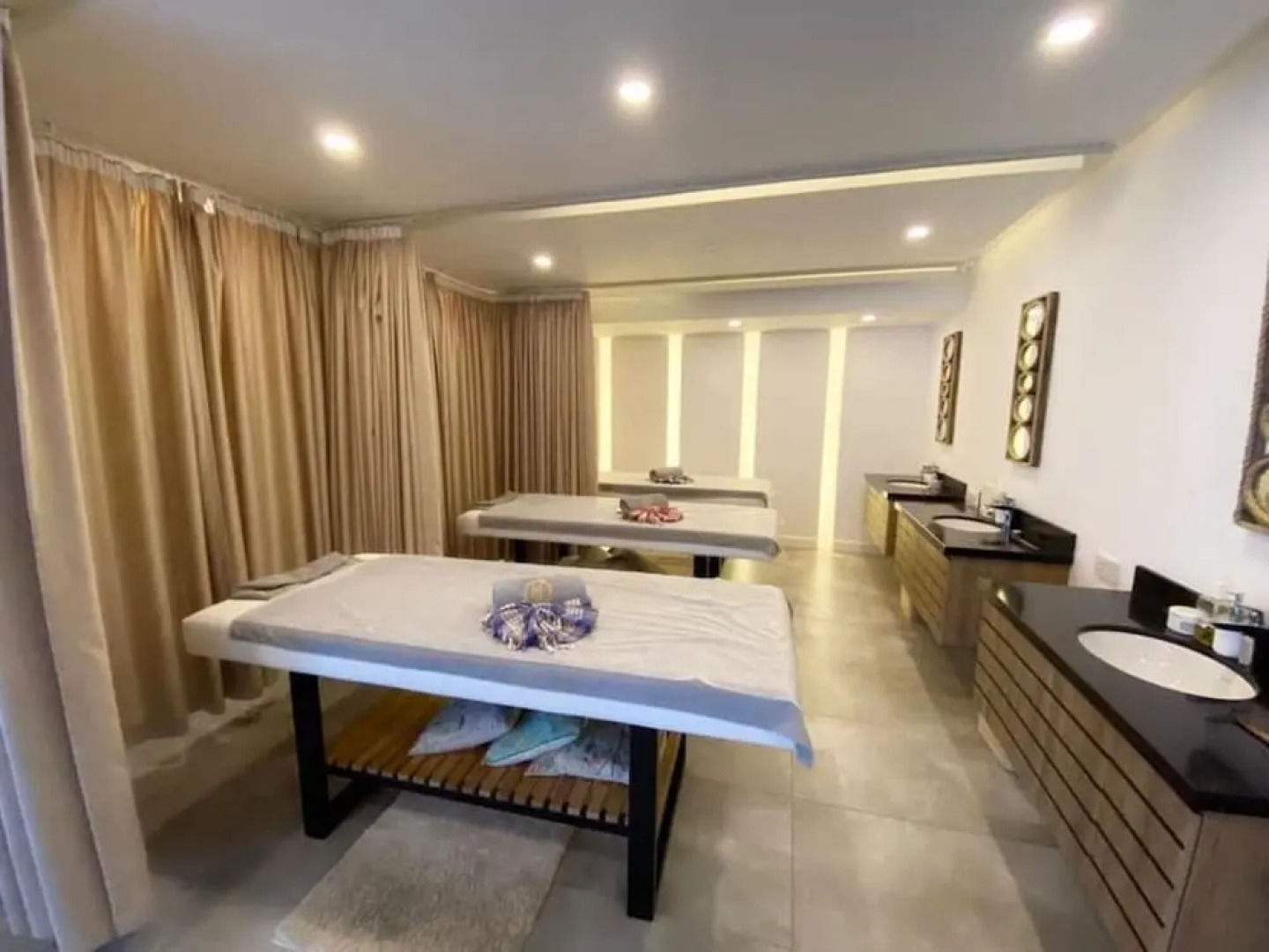 Elegant Two-bedroom Apartment in Upscale Surroundings