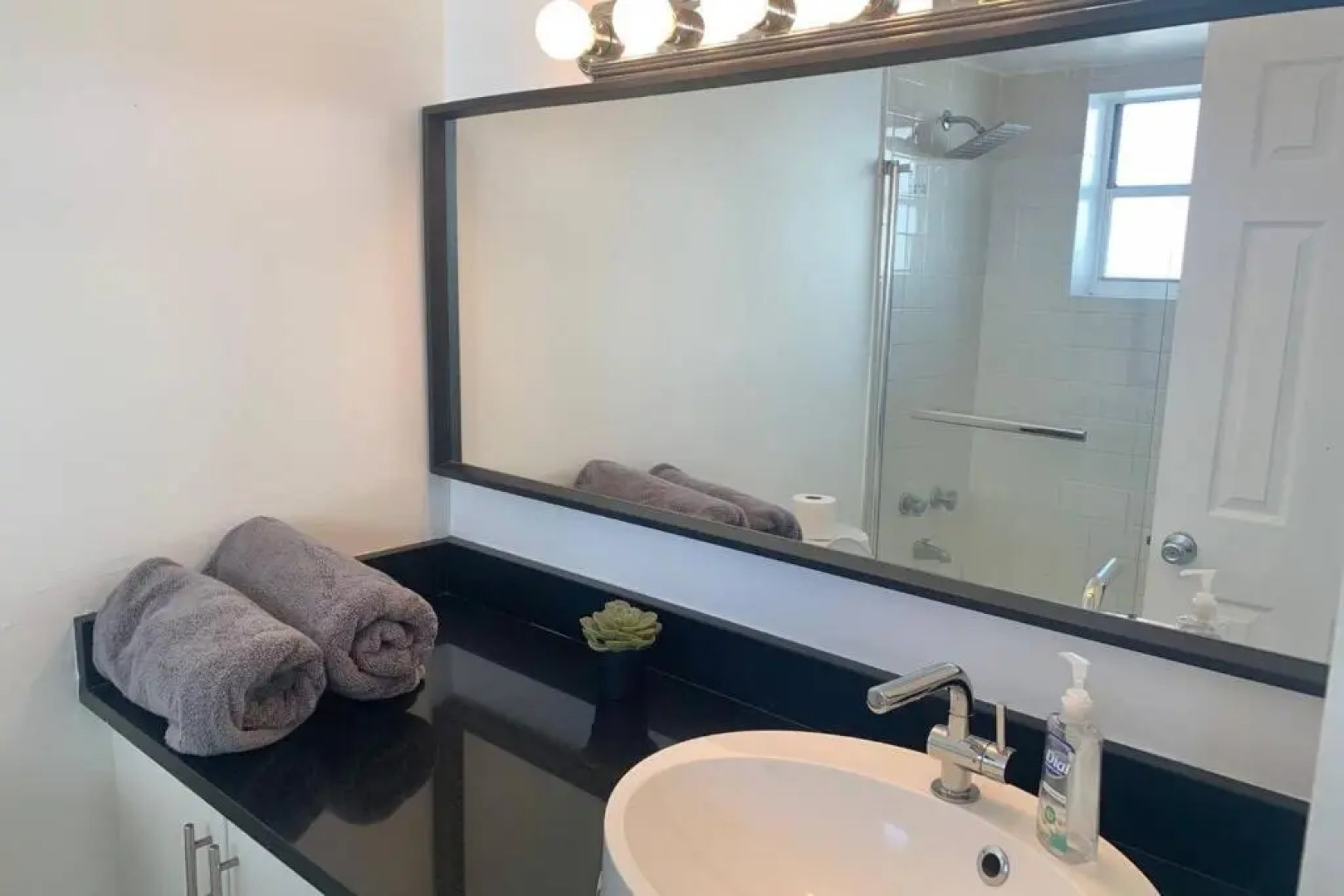 Fantastic Studio with Incredible Bay Views