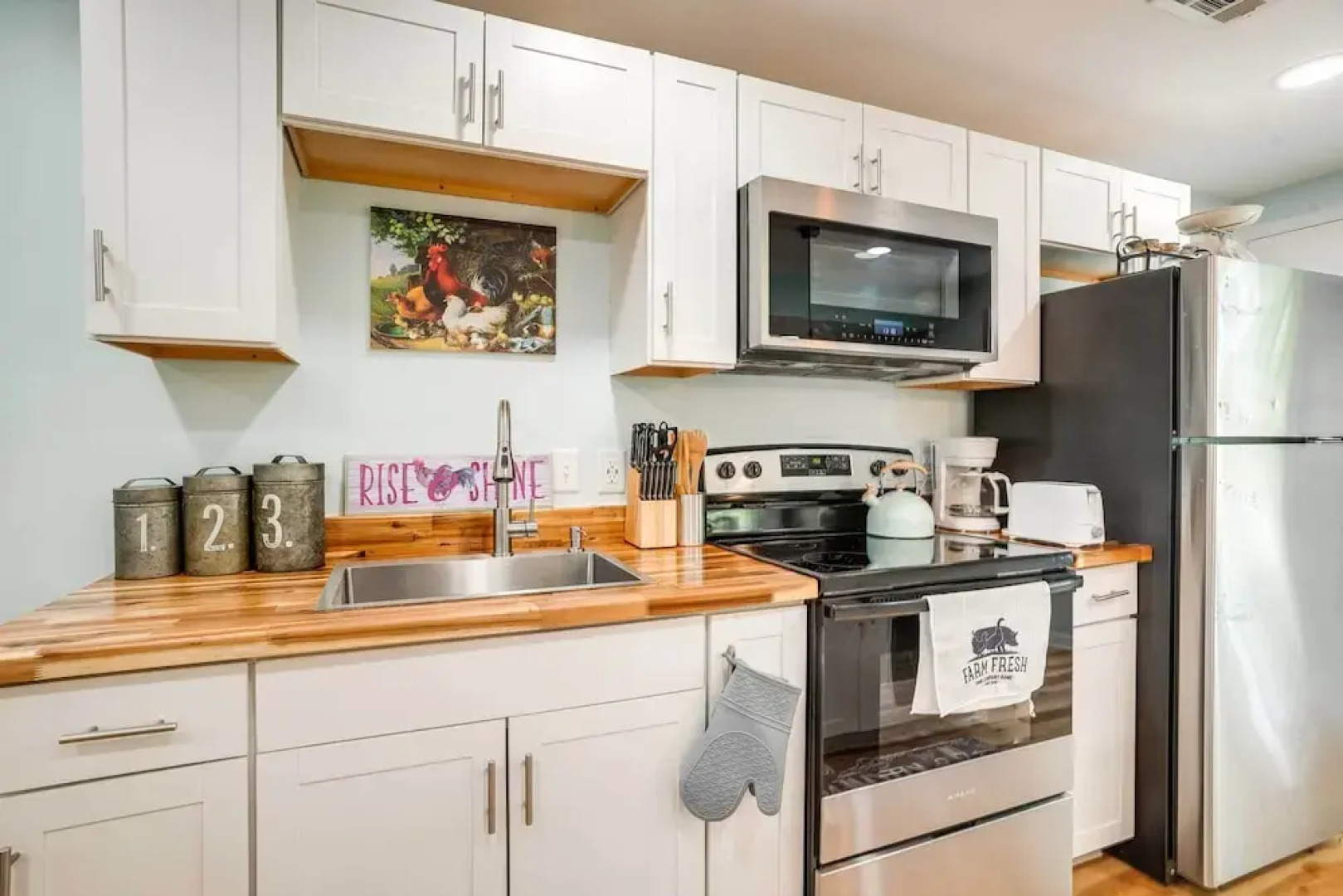 Front Royal Studio w/ Mtn Views & Brick Oven