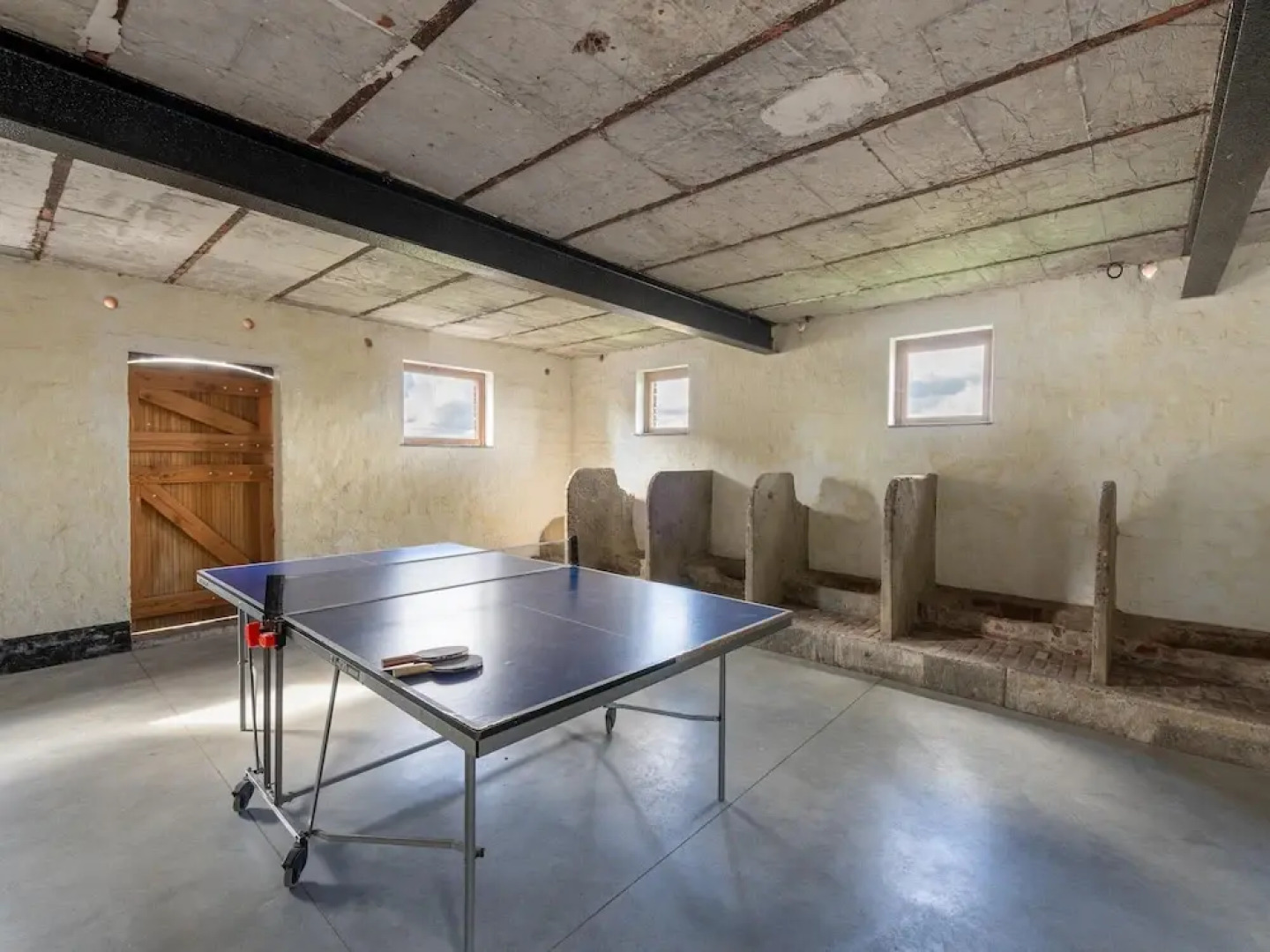 Peaceful Villa With Pond