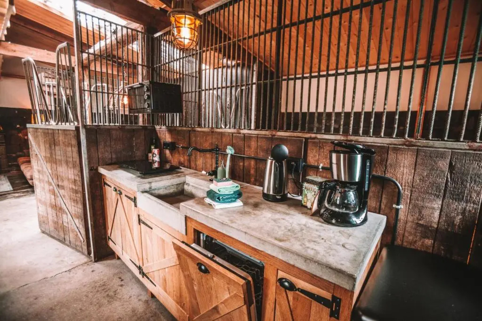 CRASH'NSTAY - Paardenstal