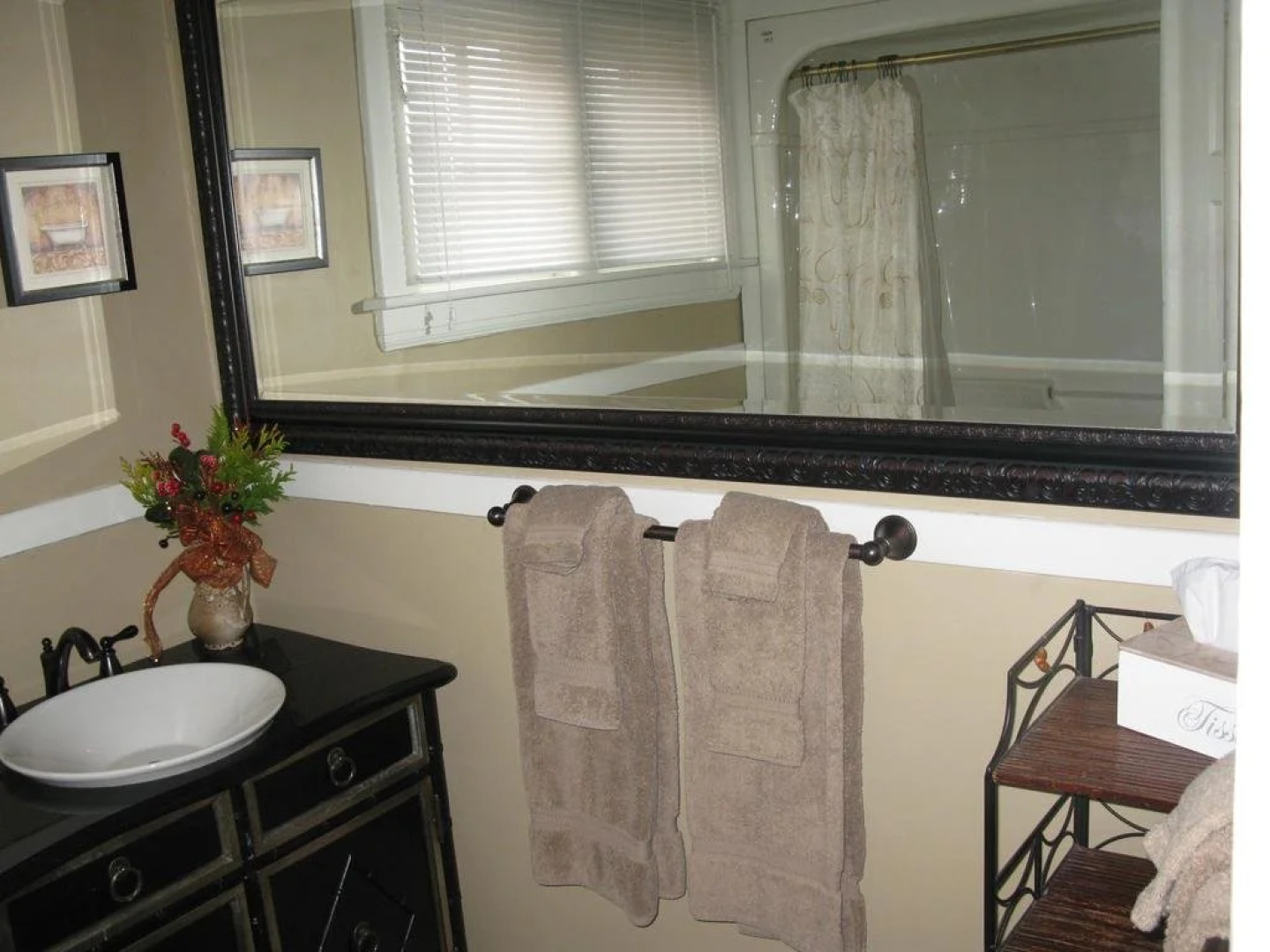 Cedar Suite Bed and Breakfast by Elevate Rooms