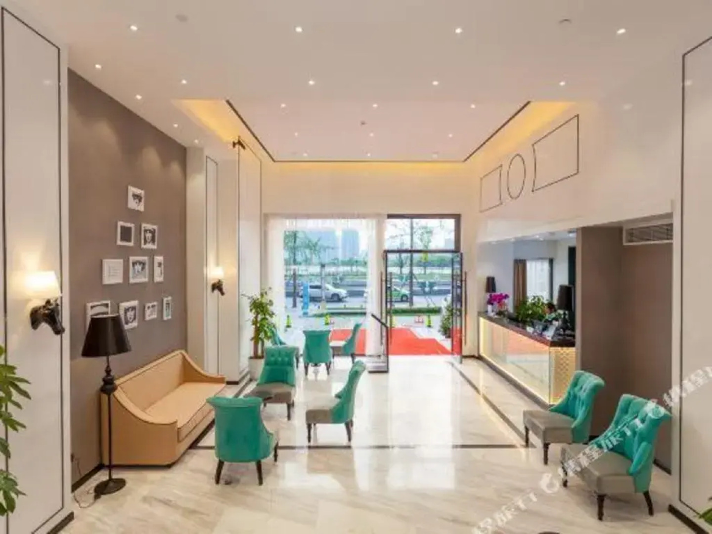 Xana Hotelle Chengdu Railway East Station West Square