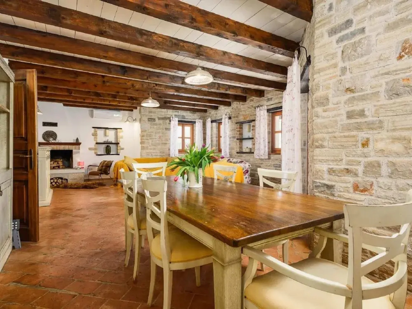 Beautiful Stone Villa in Tinjan With Swimming Pool