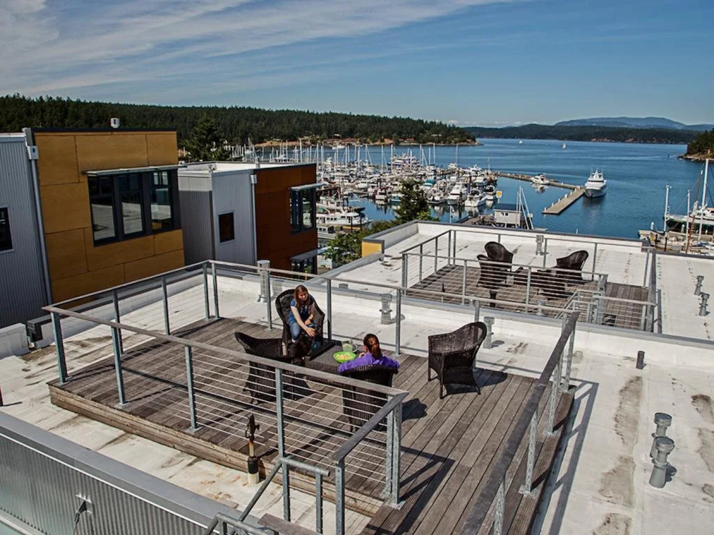 Island Inn at 123 West