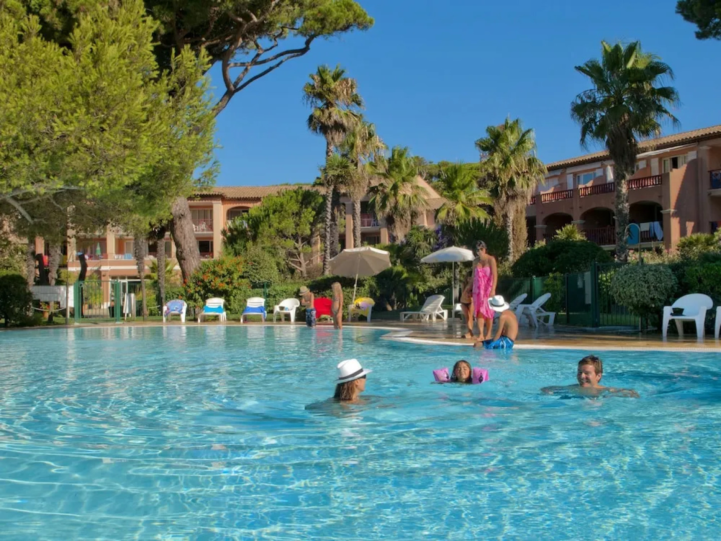 Mediterranean Apartment on the Gorgeous Peninsula of Giens