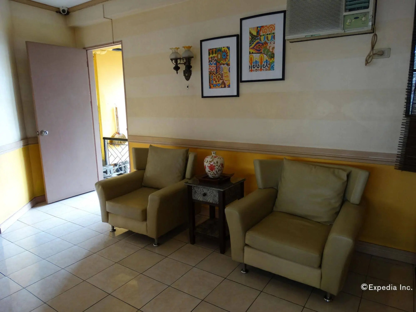 Sun Avenue Tourist Inn & Cafe