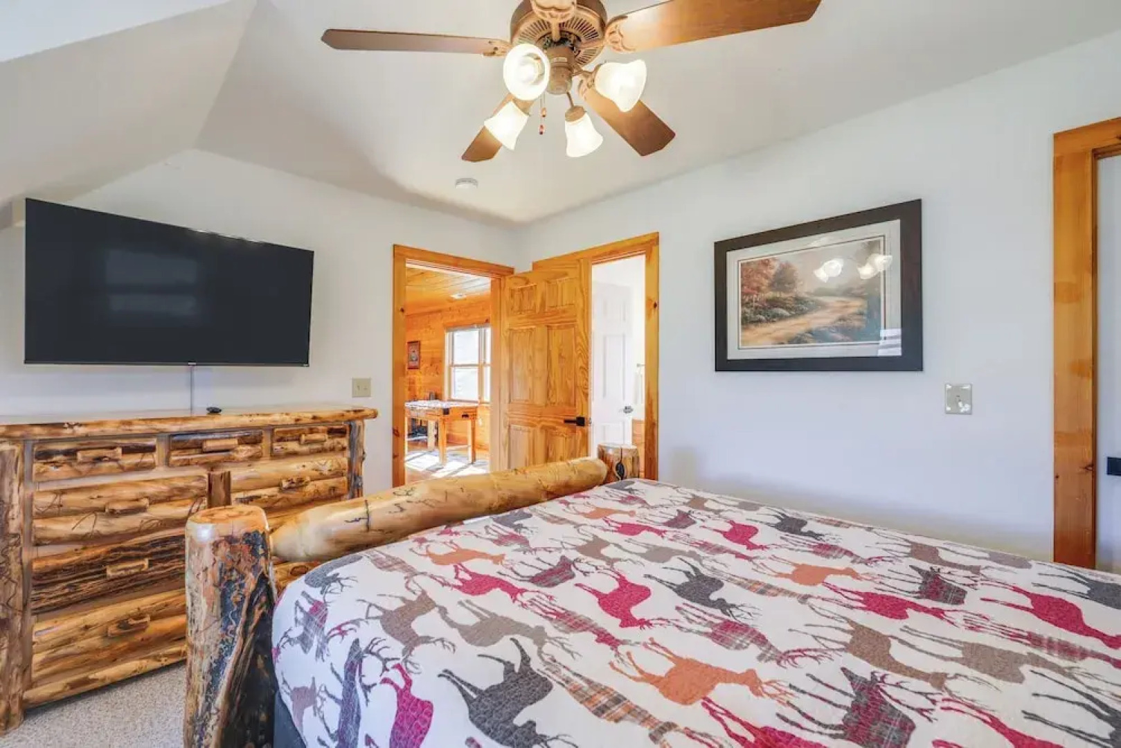 Luxury Mountain Cabin With Hot Tub & Pool Table!