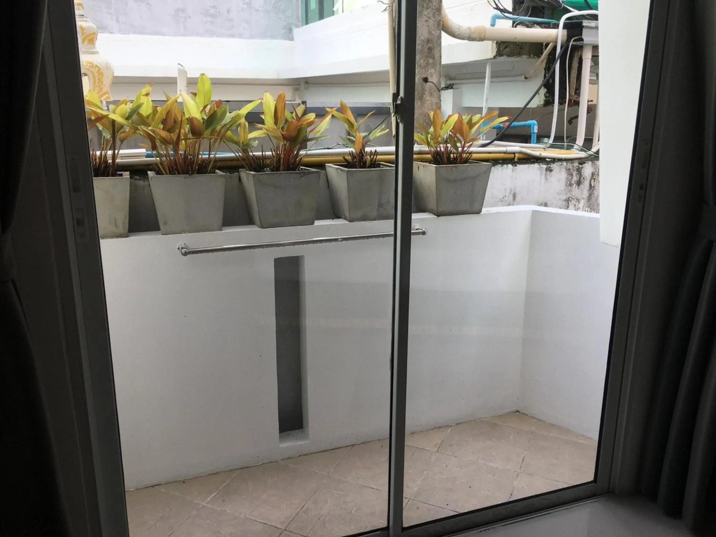 The Front Hotel and Apartment