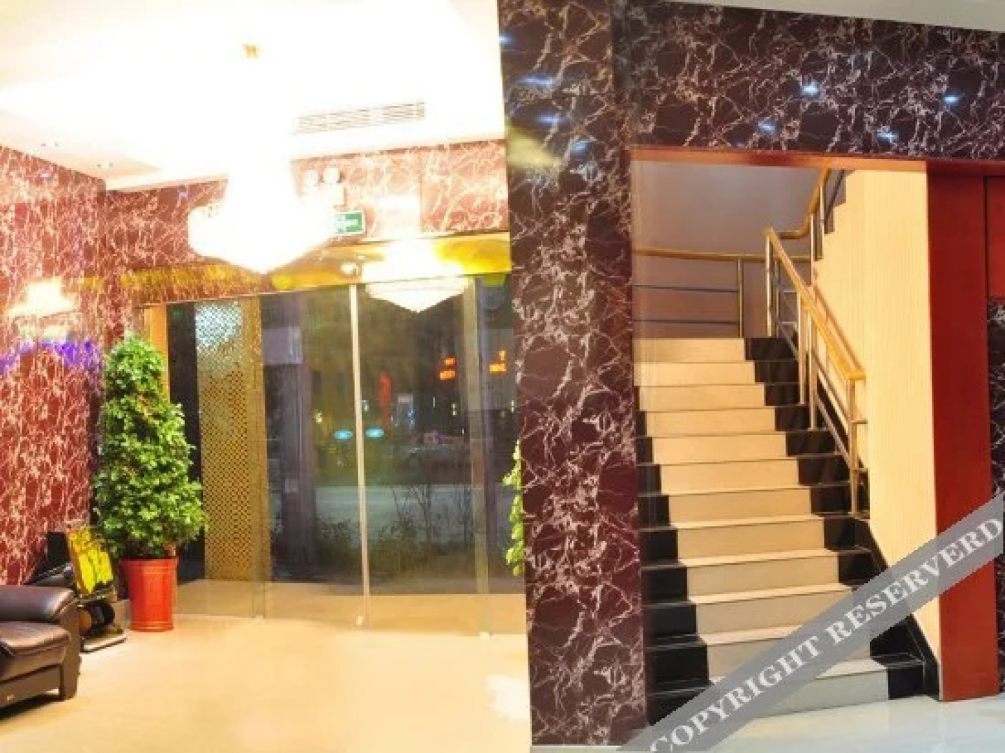 Yahong Business Hotel