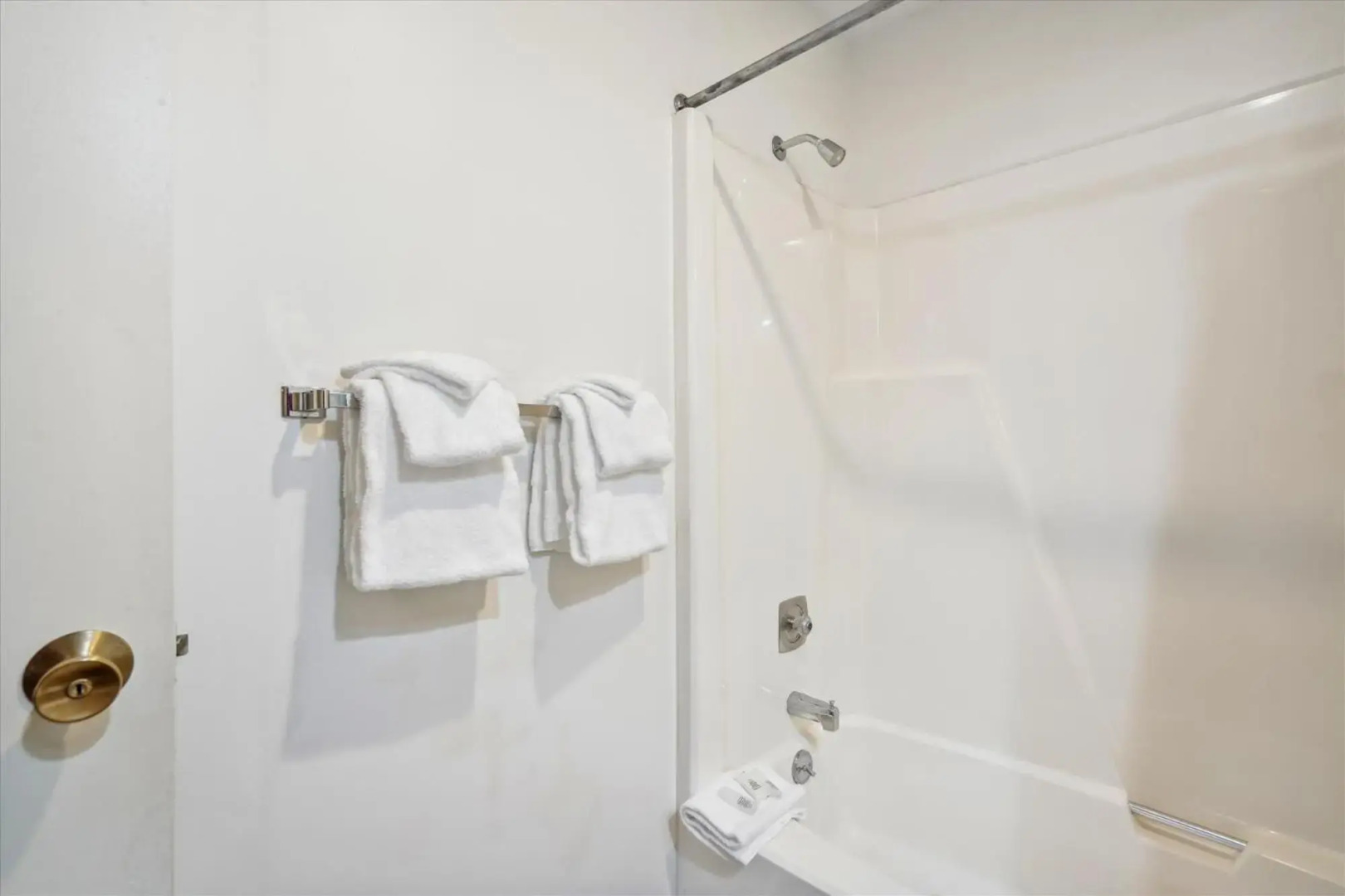 Deluxe Two Bedroom Suite on 2nd floor with outdoor heated pool 20708