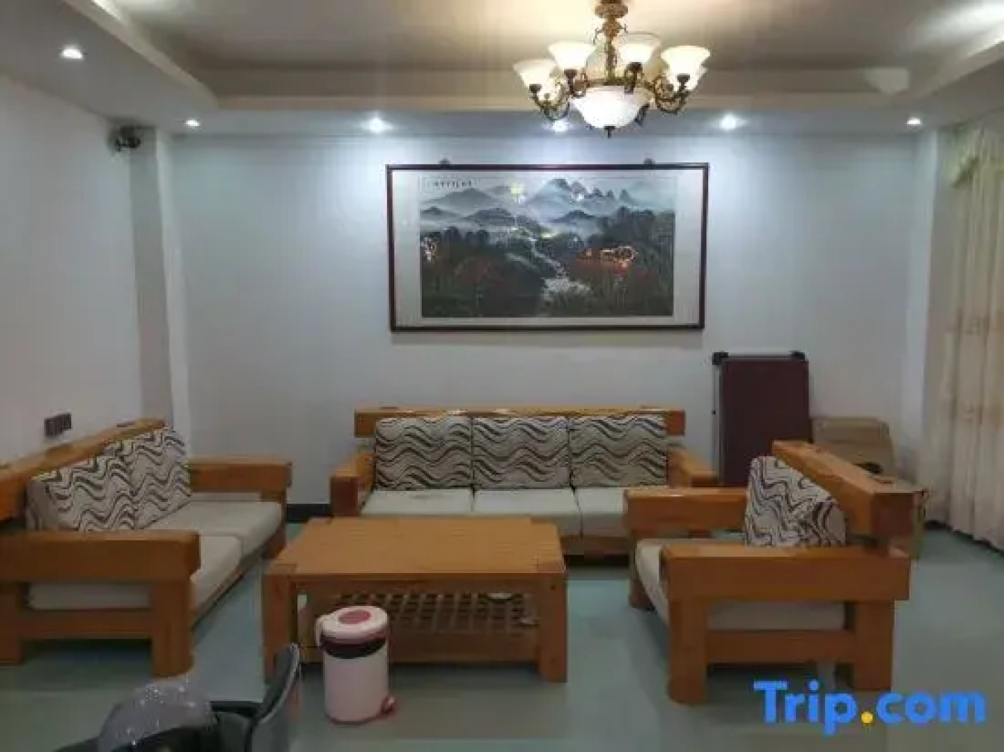 Wuzhishan Qiuguang Hotel