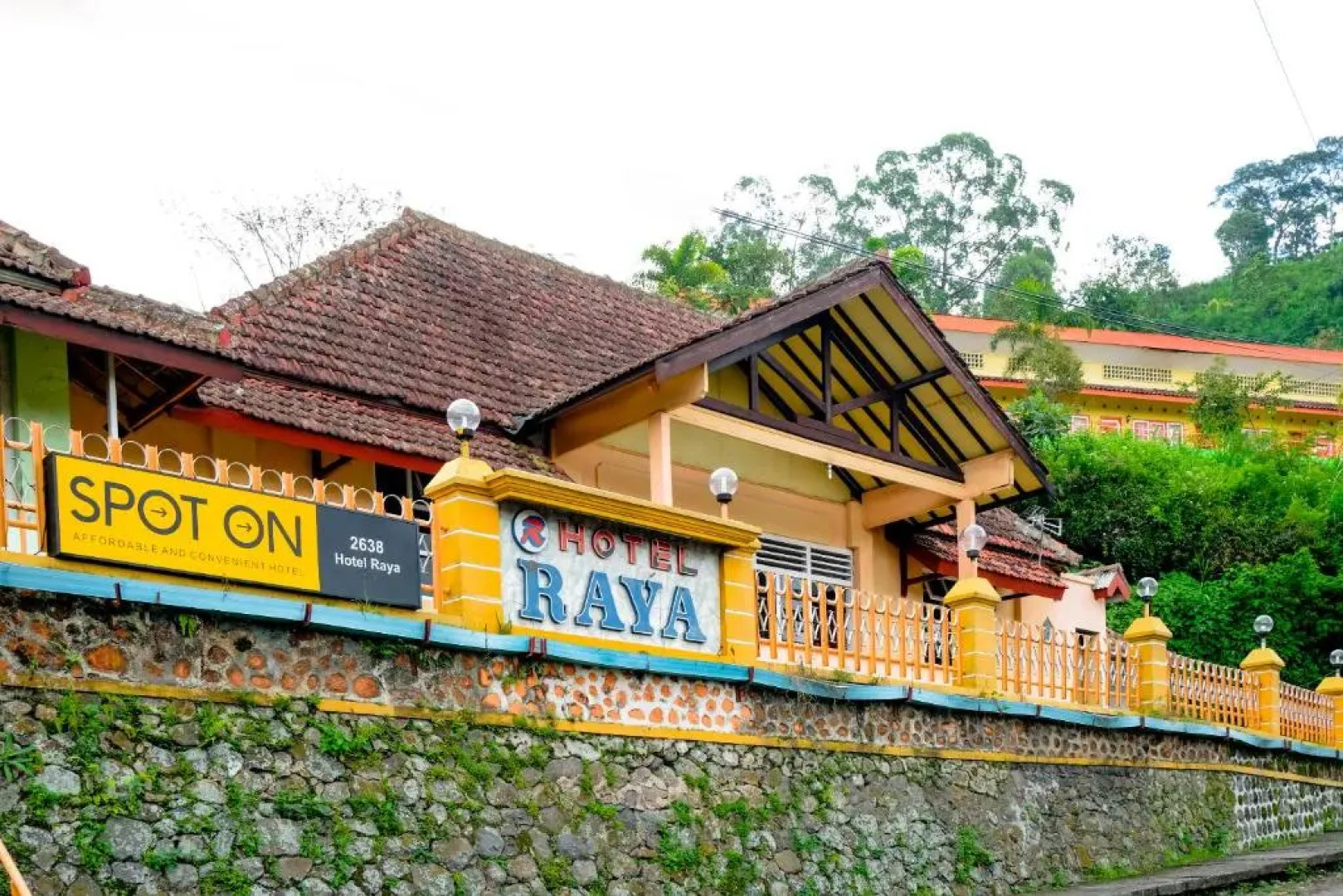 OYO Life 2638 Hotel Raya