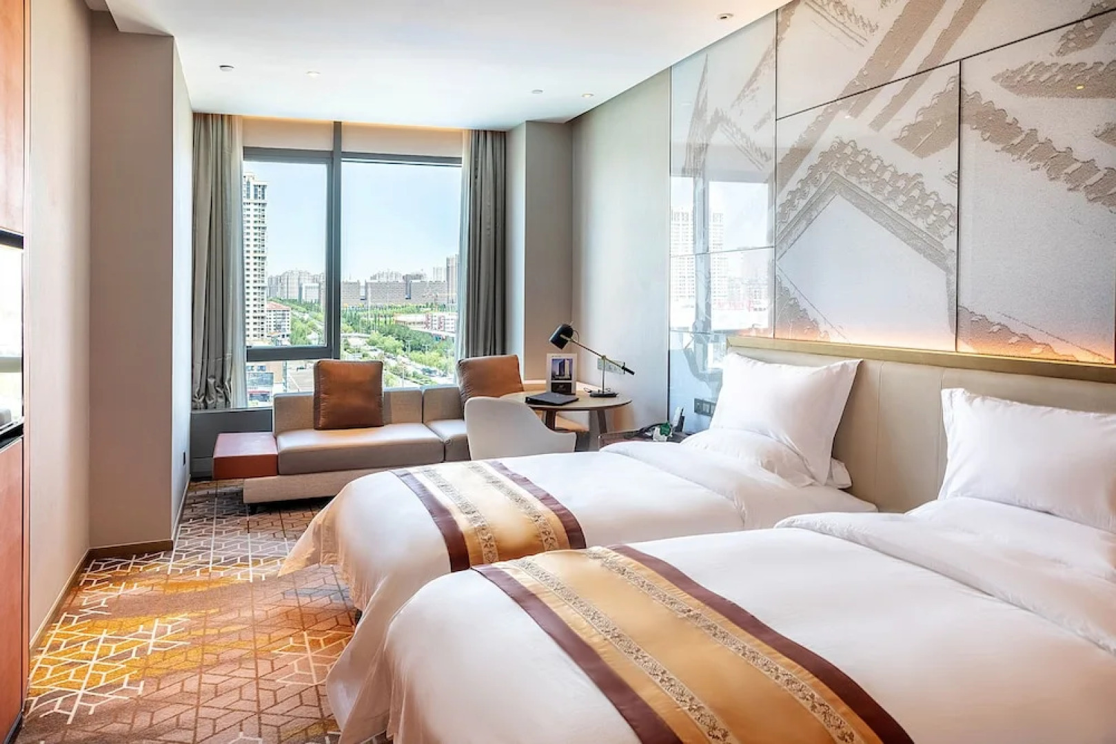 Datong Xinyu Crown Hotel