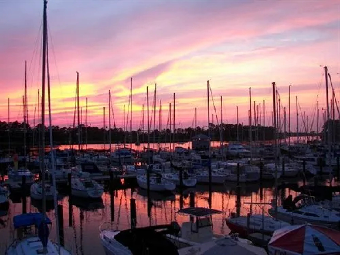 The Hurricane Resort-restaurant & Guest Rooms