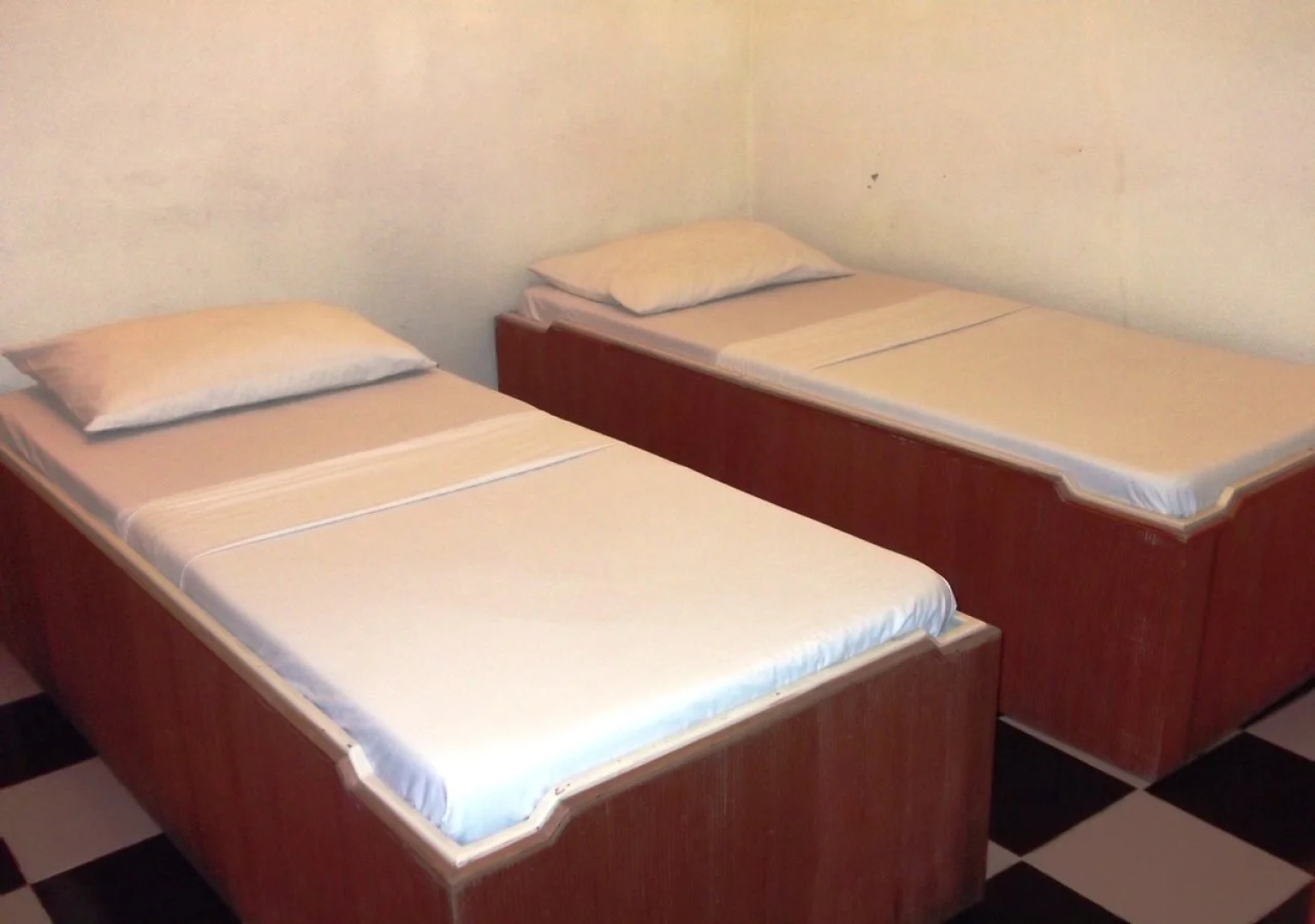 Nickel Travellers Inn