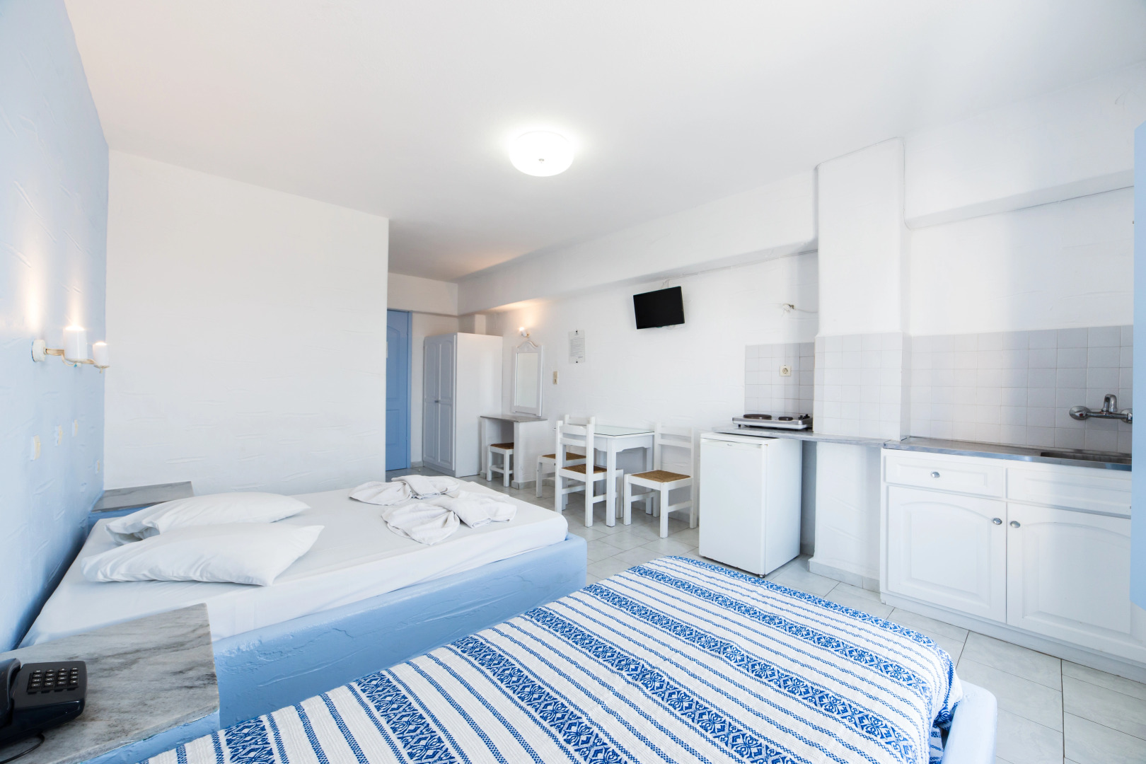 Stratos Studios & Apartments