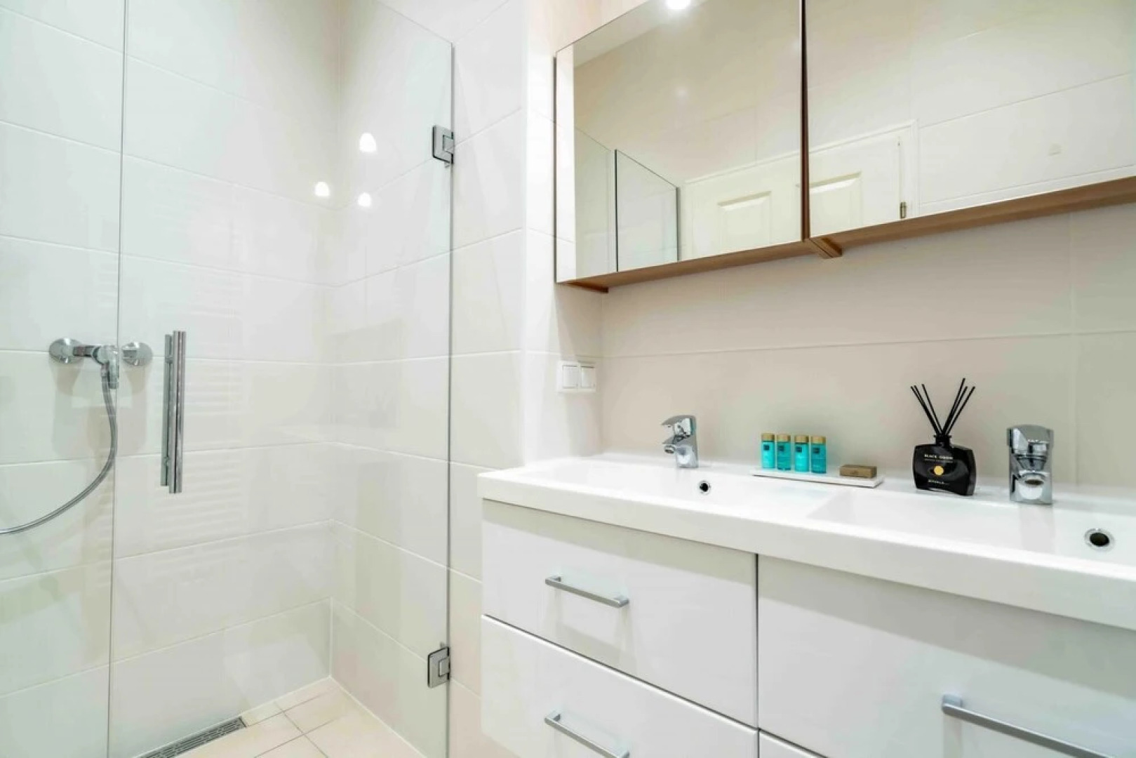 Top Floor Apartment With Terrace King Bed Air Conditioning in Krems City