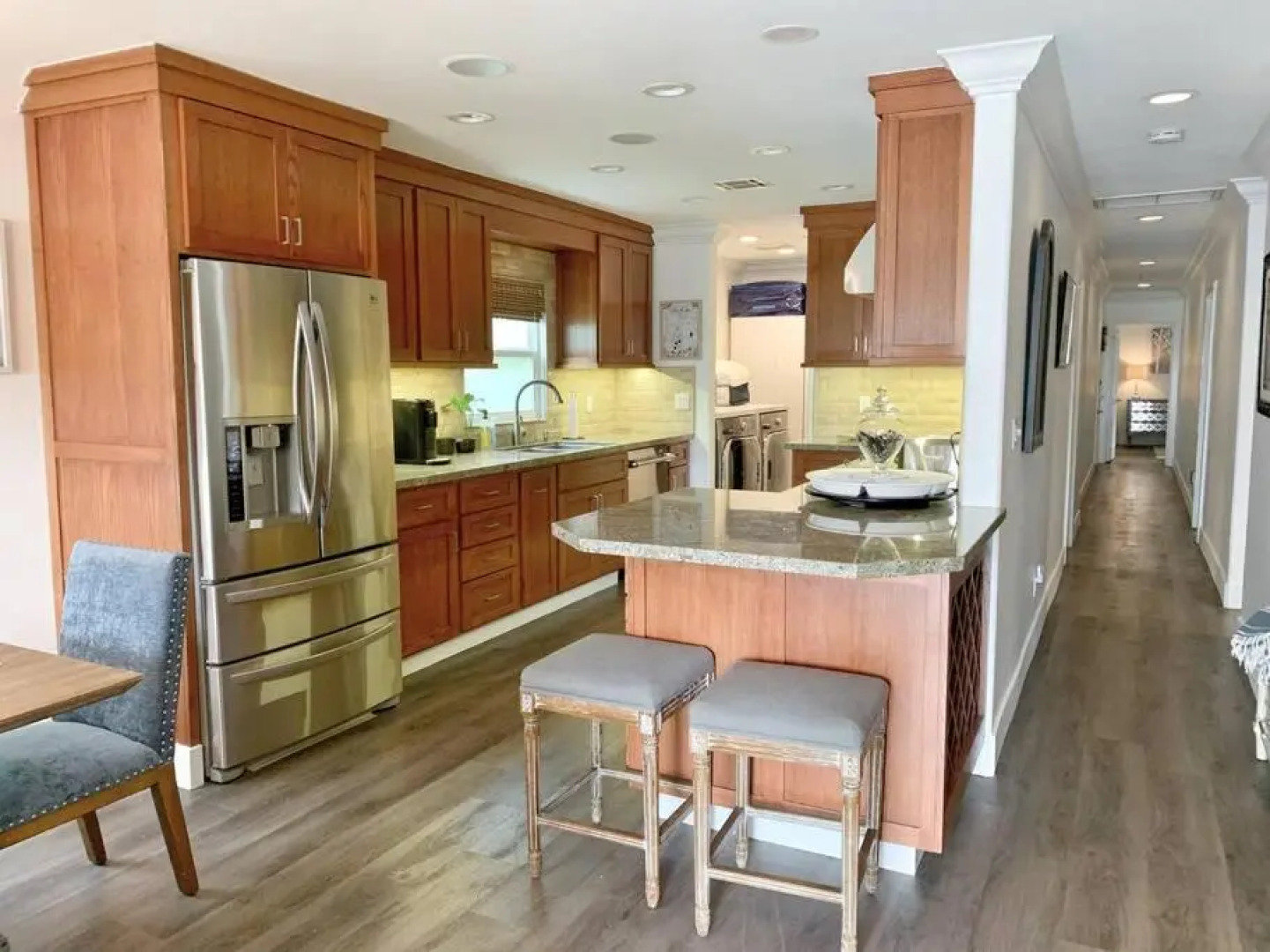 Cute Home 7 Blocks To Beach . Xbox . Bikes . Pets