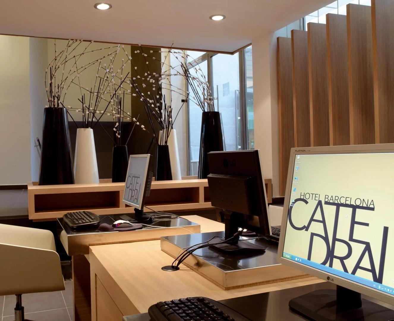 Отель Barcelona Catedral