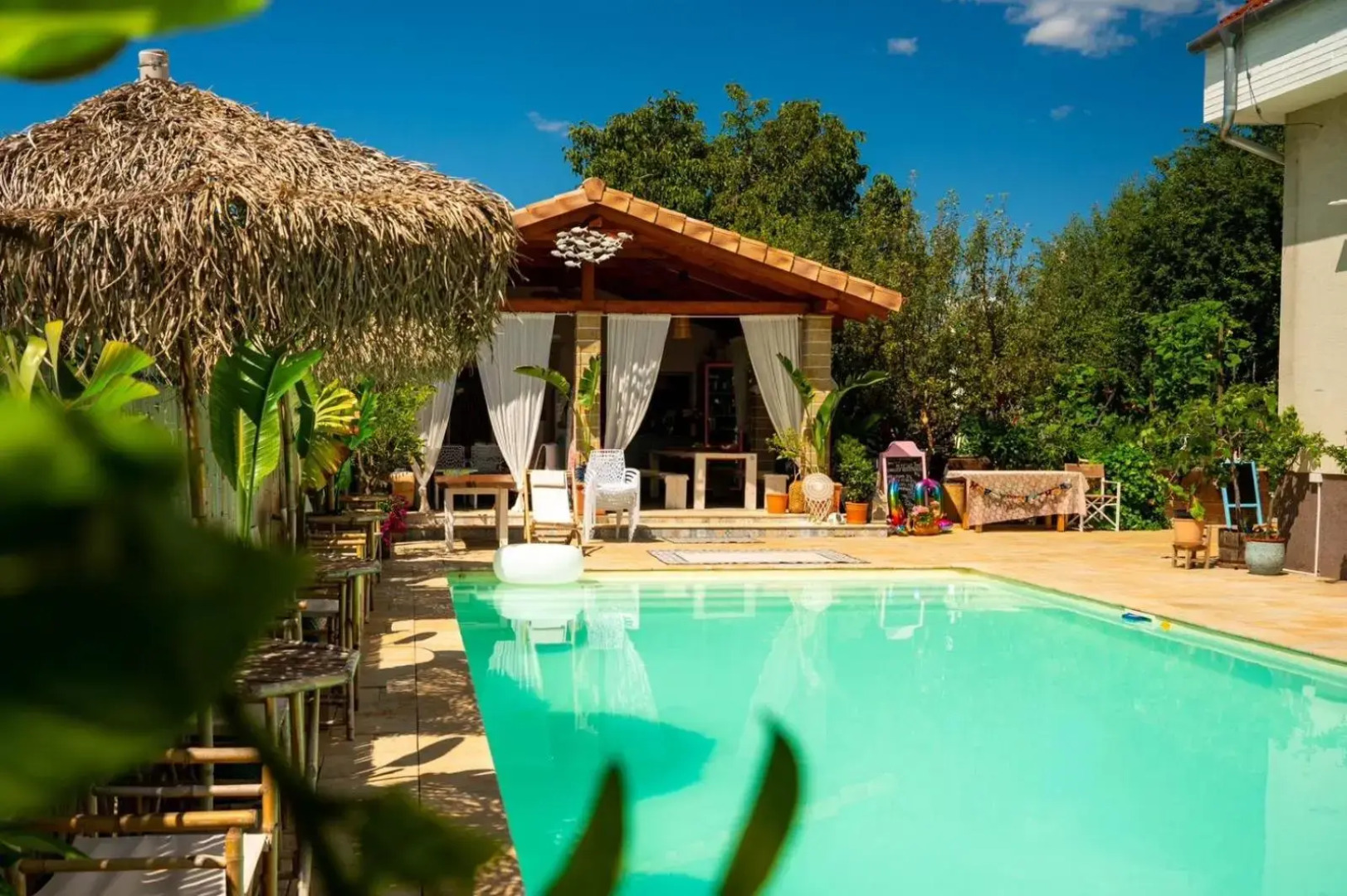 Ron De Mar #3 modern room