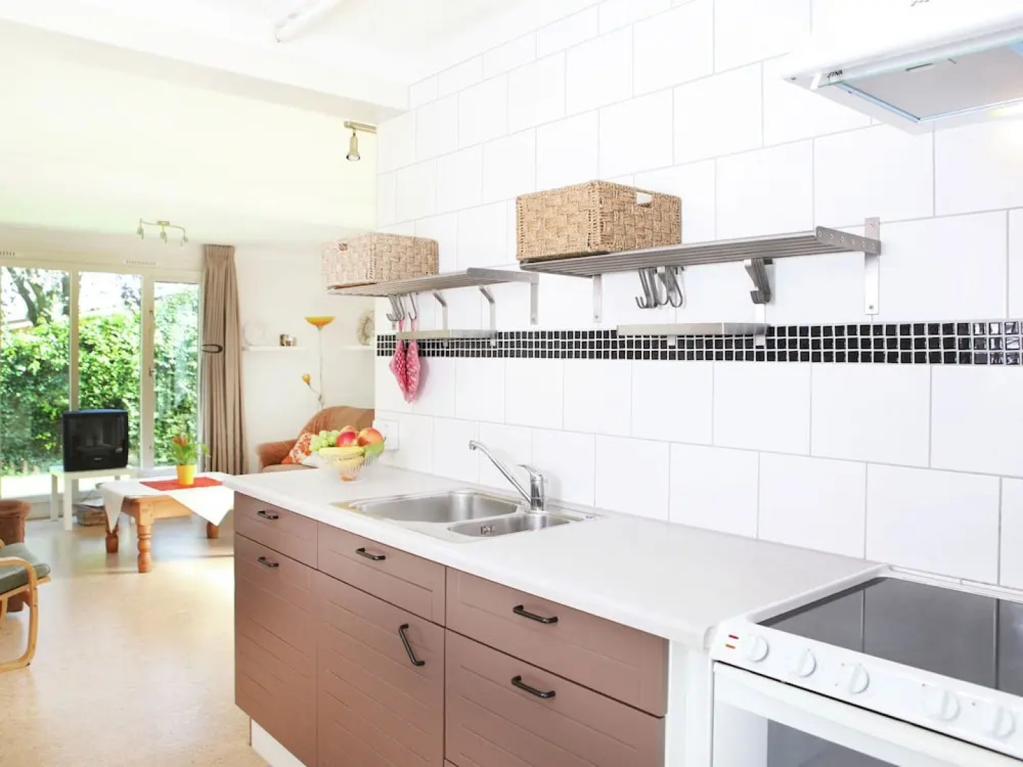 Comfortably Furnished Bungalow on Lake Veere