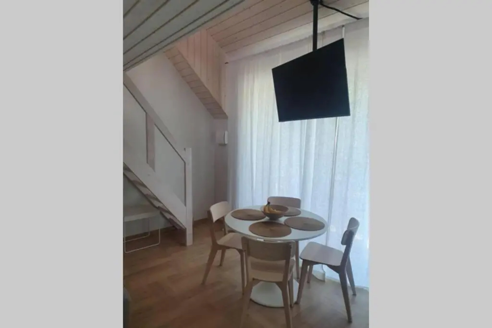 2.5 kambarių butas per du aukštus su baseinu