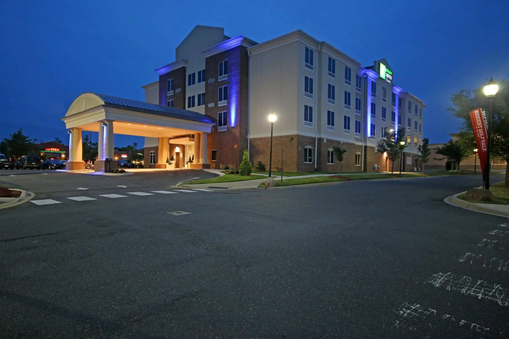Holiday Inn Express & Suites Charlotte North by IHG