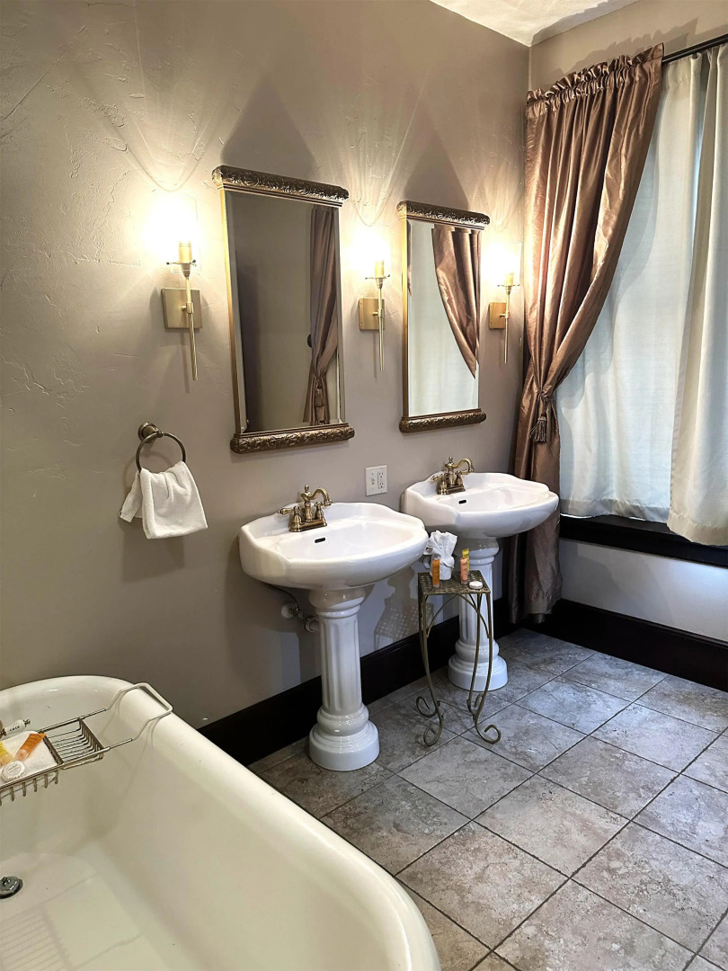 Riverside Hot Springs Inn & Spa - Adults Only